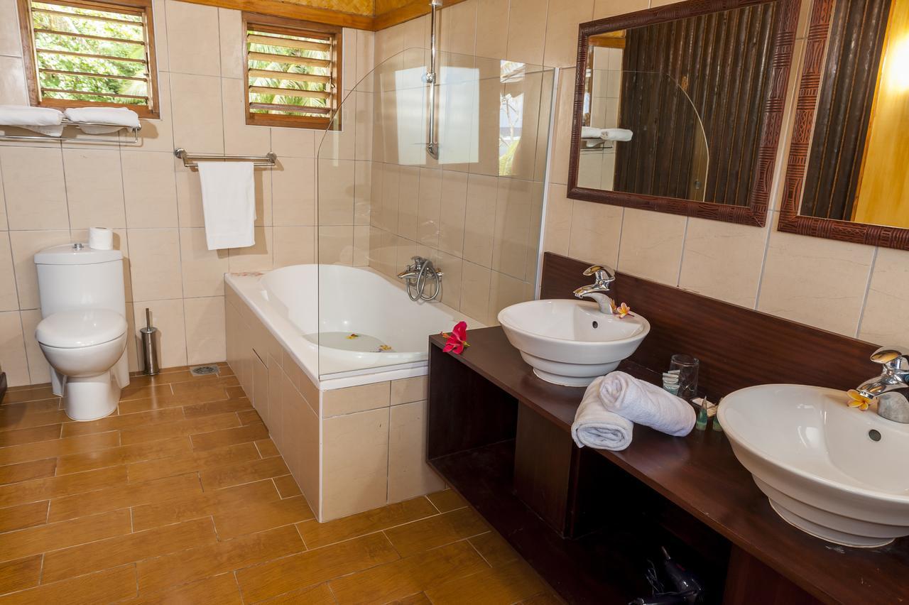 Hotel Nengone Village Mare Екстериор снимка
