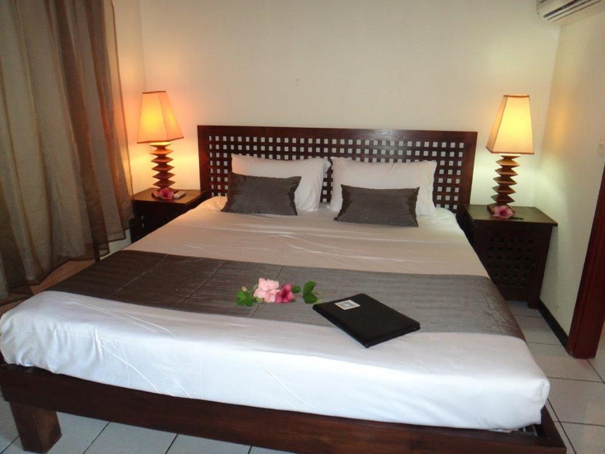 Hotel Nengone Village Mare Екстериор снимка