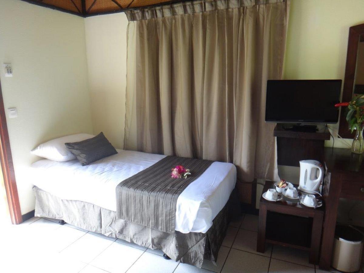 Hotel Nengone Village Mare Екстериор снимка