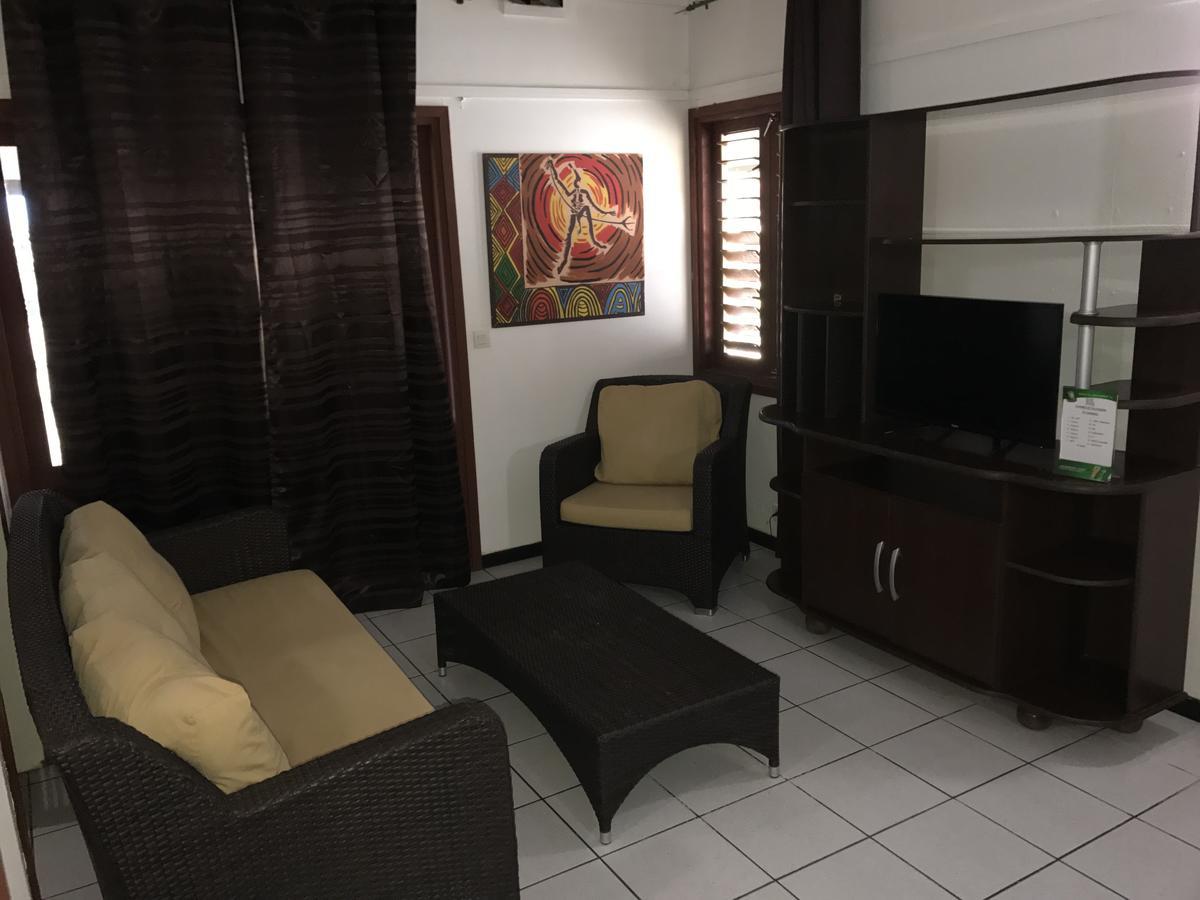 Hotel Nengone Village Mare Екстериор снимка